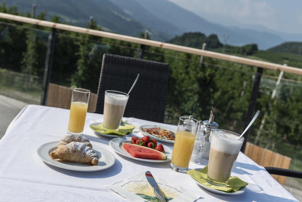 Jonathan Hotel 4*