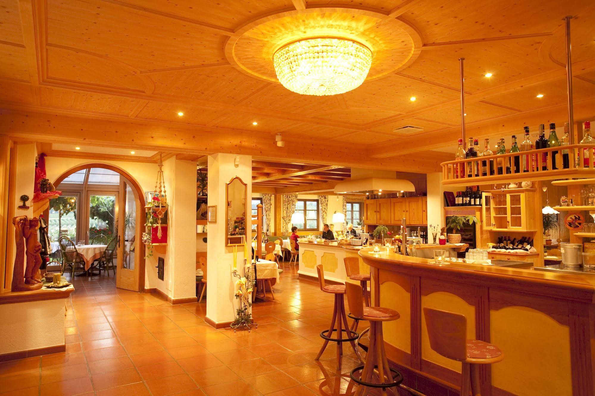 Jonathan Hotel
